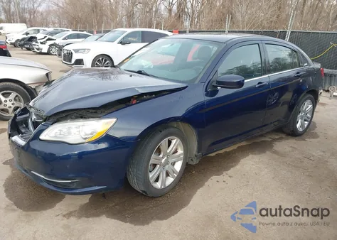 2013 Chrysler 200 Lx z USA, uszkodzony, nr VIN 1C3CCBAB6DN706080